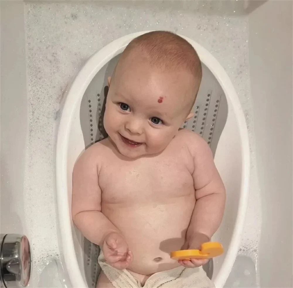 Support de bain bébé en maille douce et rehausseur, base antidérapante, inclinaison ergonomique pour nouveau-nés et nourrissons (0-12 mois), convient aux baignoires et éviers – Image 3