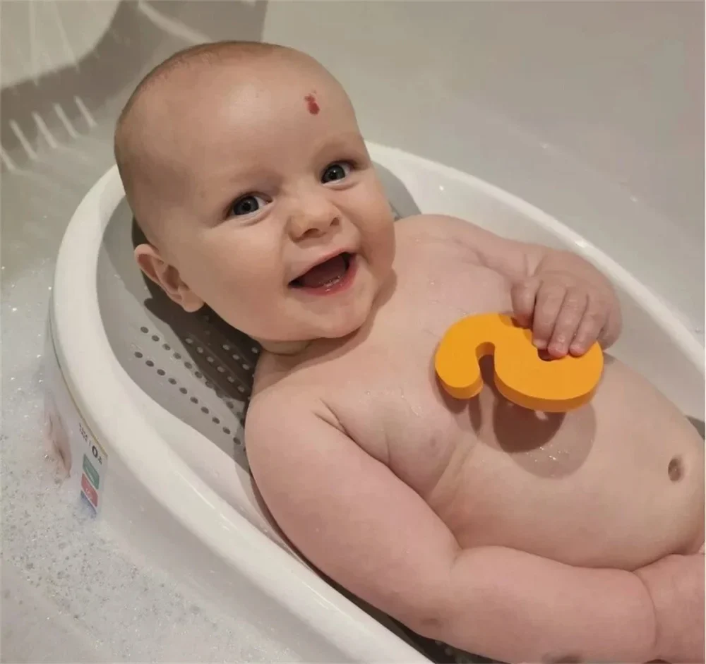 Support de bain bébé en maille douce et rehausseur, base antidérapante, inclinaison ergonomique pour nouveau-nés et nourrissons (0-12 mois), convient aux baignoires et éviers – Image 4