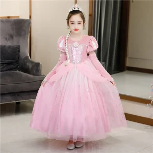 Robe de princesse rose à manches bouffantes et jupe superposée