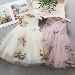 Robe décontractée de princesse sans manches à motif floral brodé