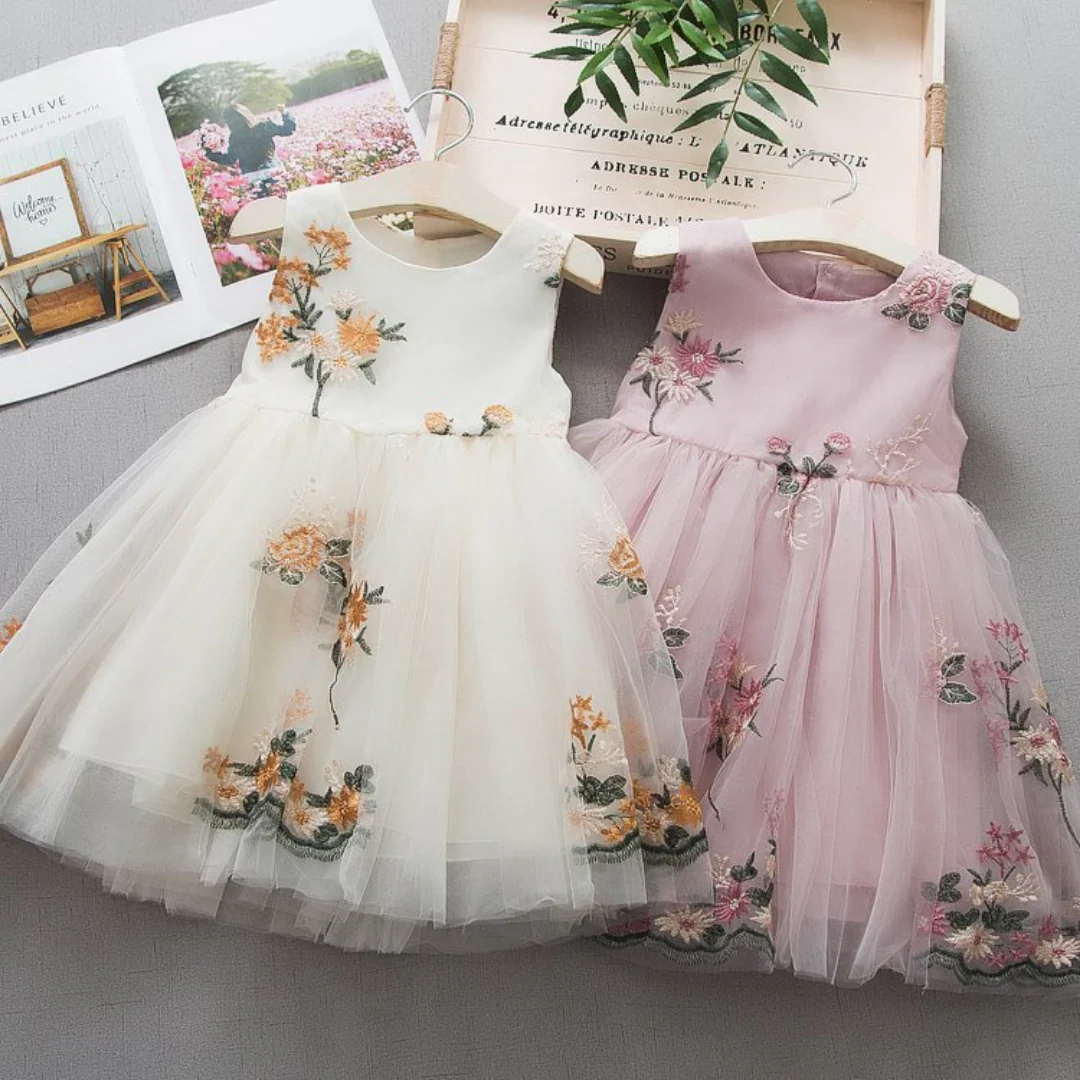 Robe décontractée de princesse sans manches à motif floral brodé