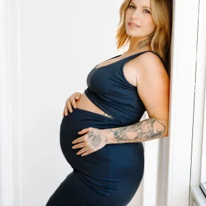 Haut marine avec soutien