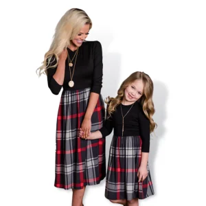 Robe assortie maman et moi avec haut noir et bas à carreaux