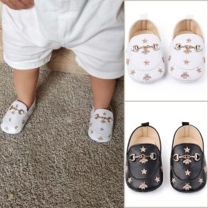 Chaussures étoilées à la mode